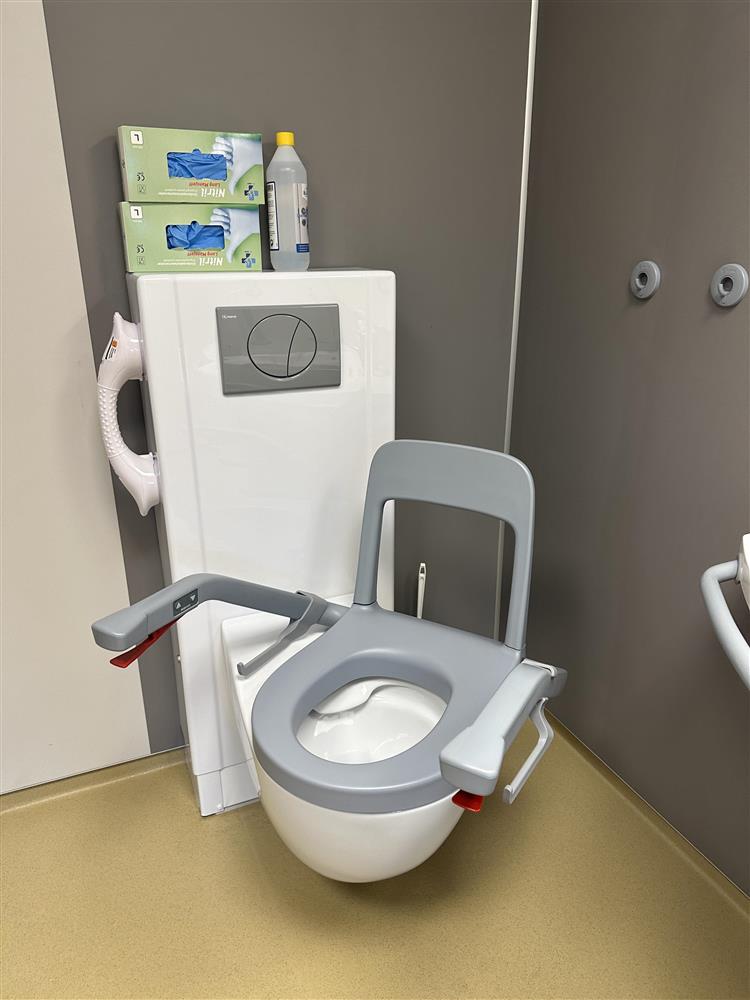 Hev-senk-toalett hvor du også kan vri toppen. - Klikk for stort bilde