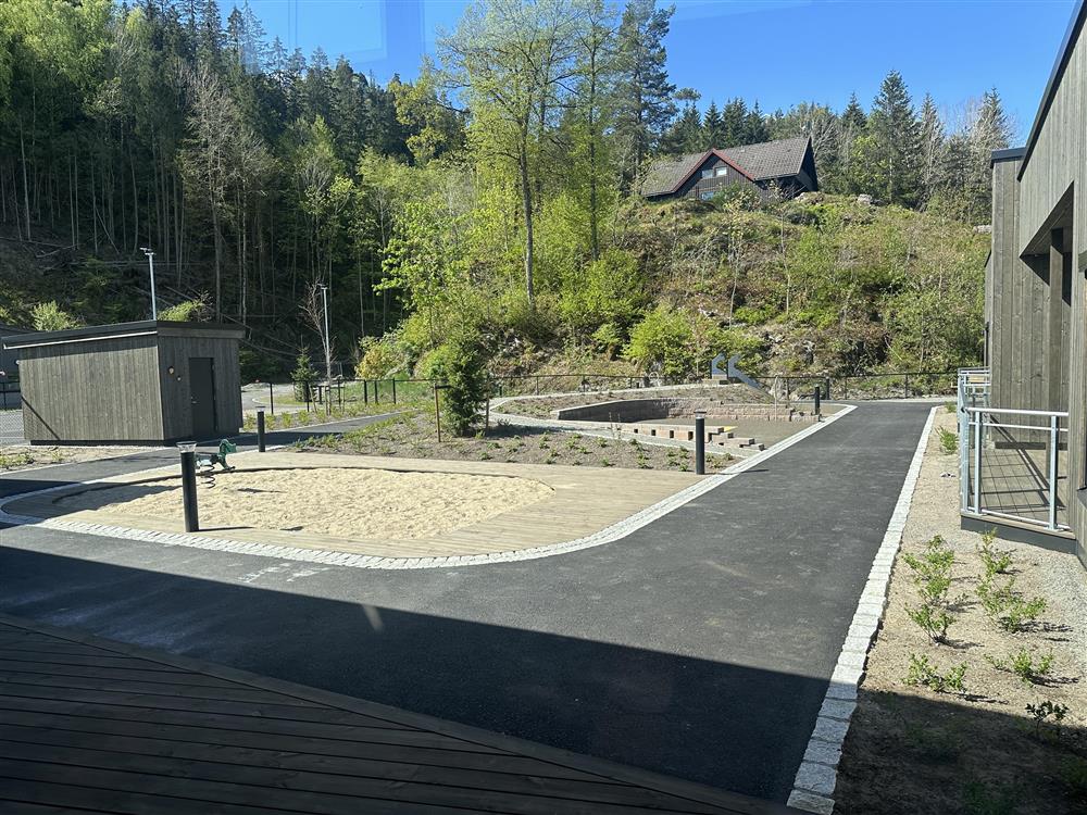 Uteområdet er også flott. - Klikk for stort bilde