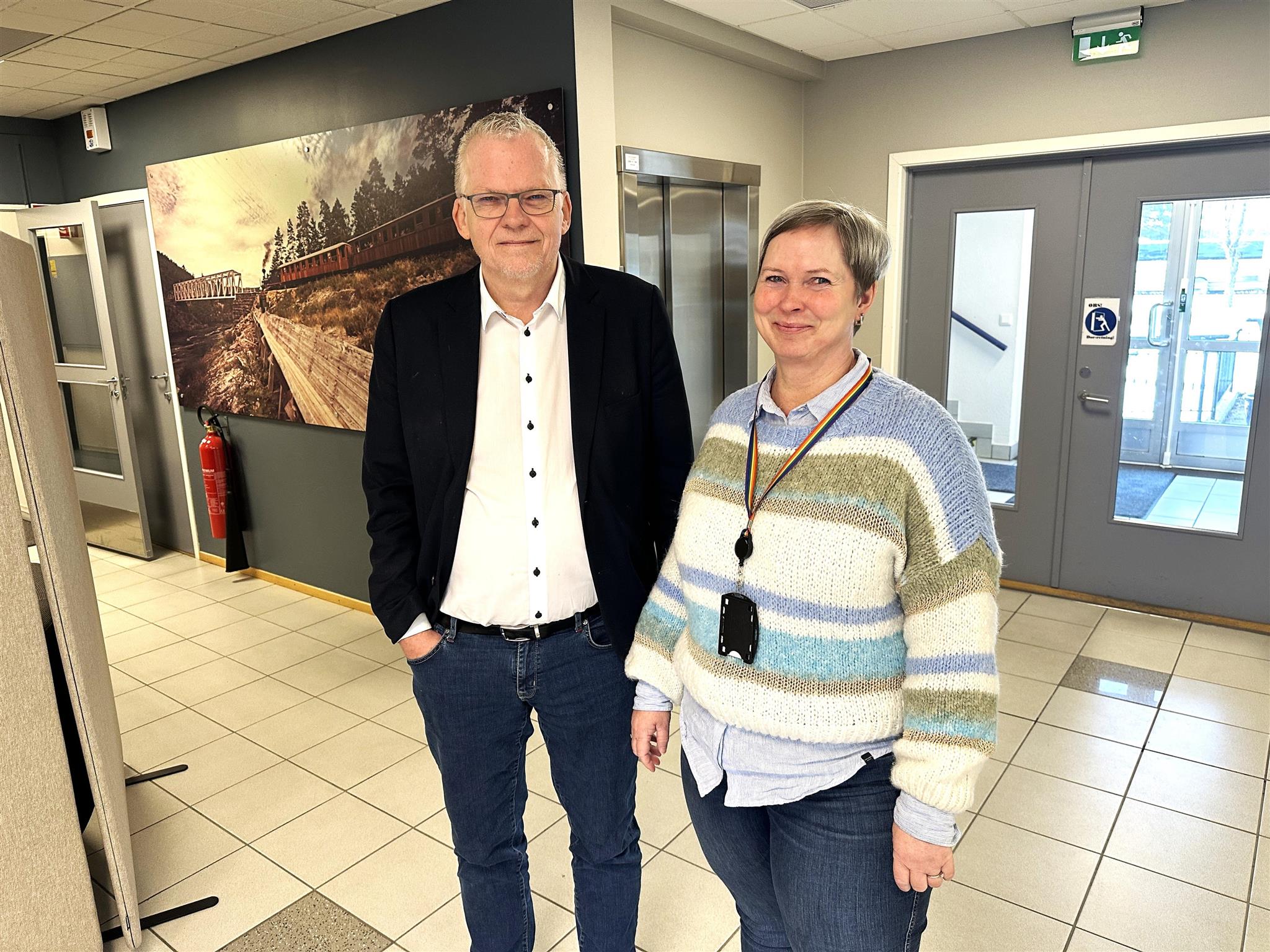 Kommunedirektør Svein Skisland og økonomisjef Gerd Signe Eieland er fornøyde med regnskapstallene i Vennesla kommune.