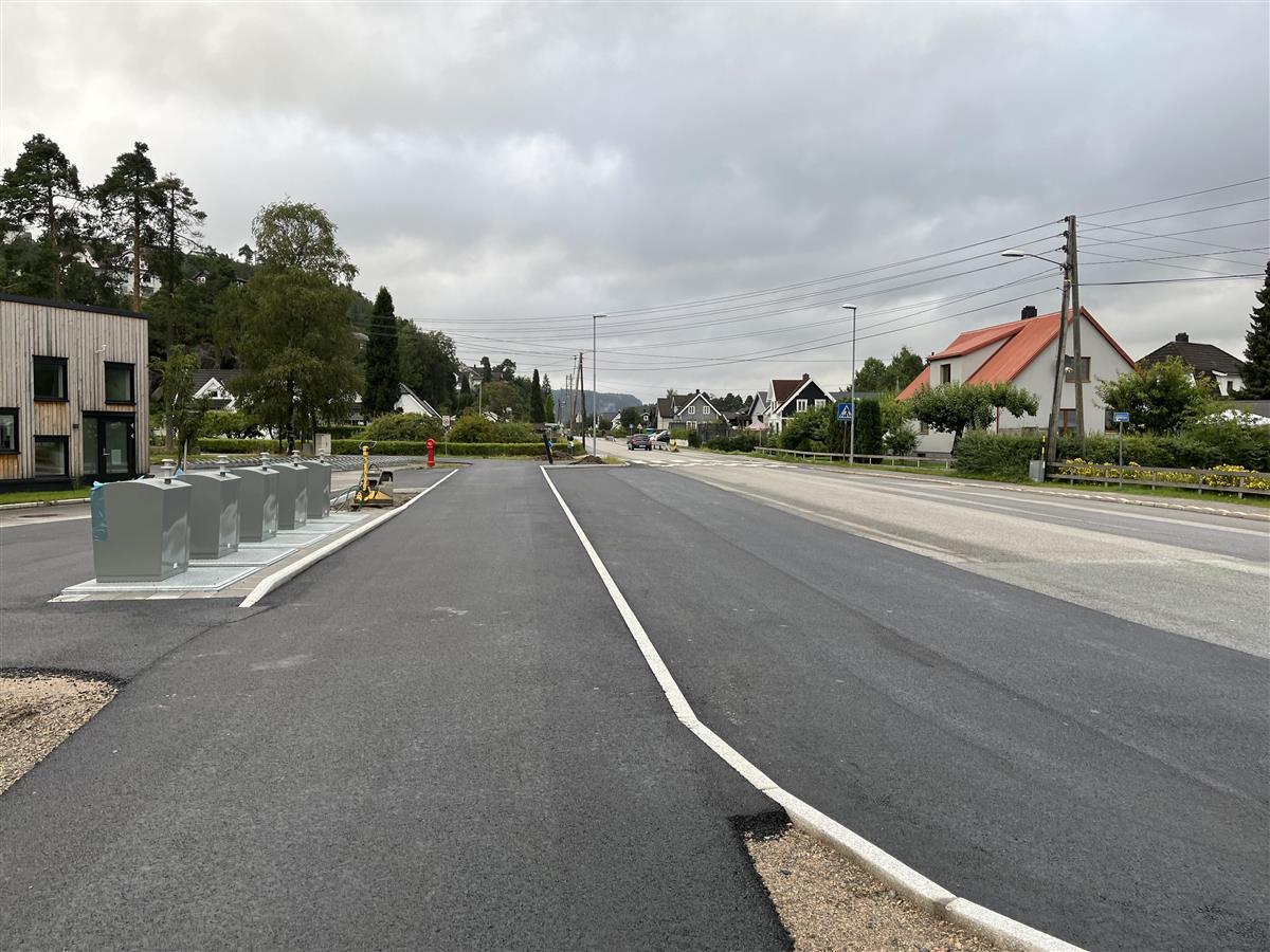 Bilde av nytt av- og påstigningsfelt utenfor Moseidmoen skole - Klikk for stort bilde